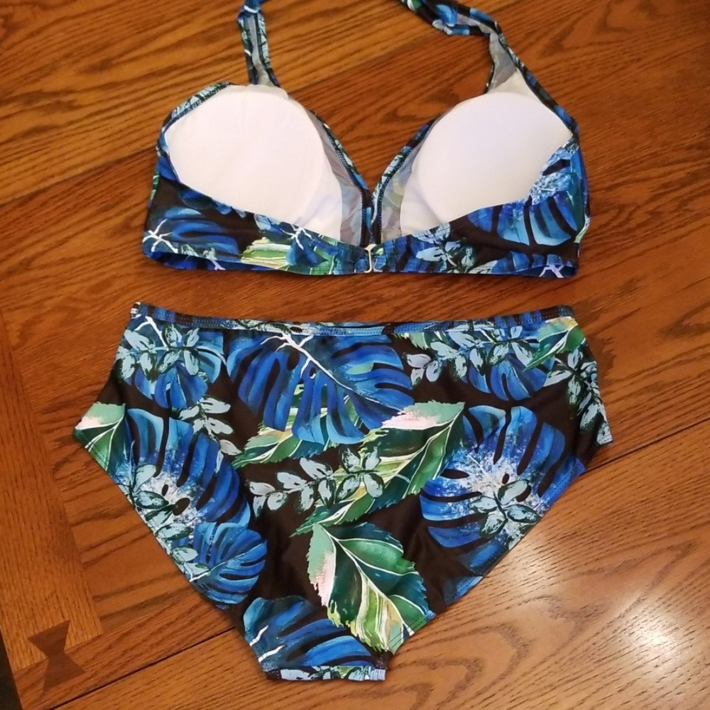 XXL or 4X  2 piece blue floral bikini - Picture 2 of 4